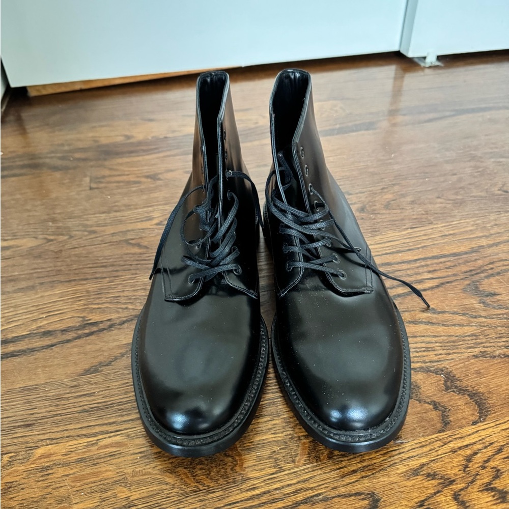 Yves Saint Laurent Sleek Black Men's Boots - Picture 2 of 5